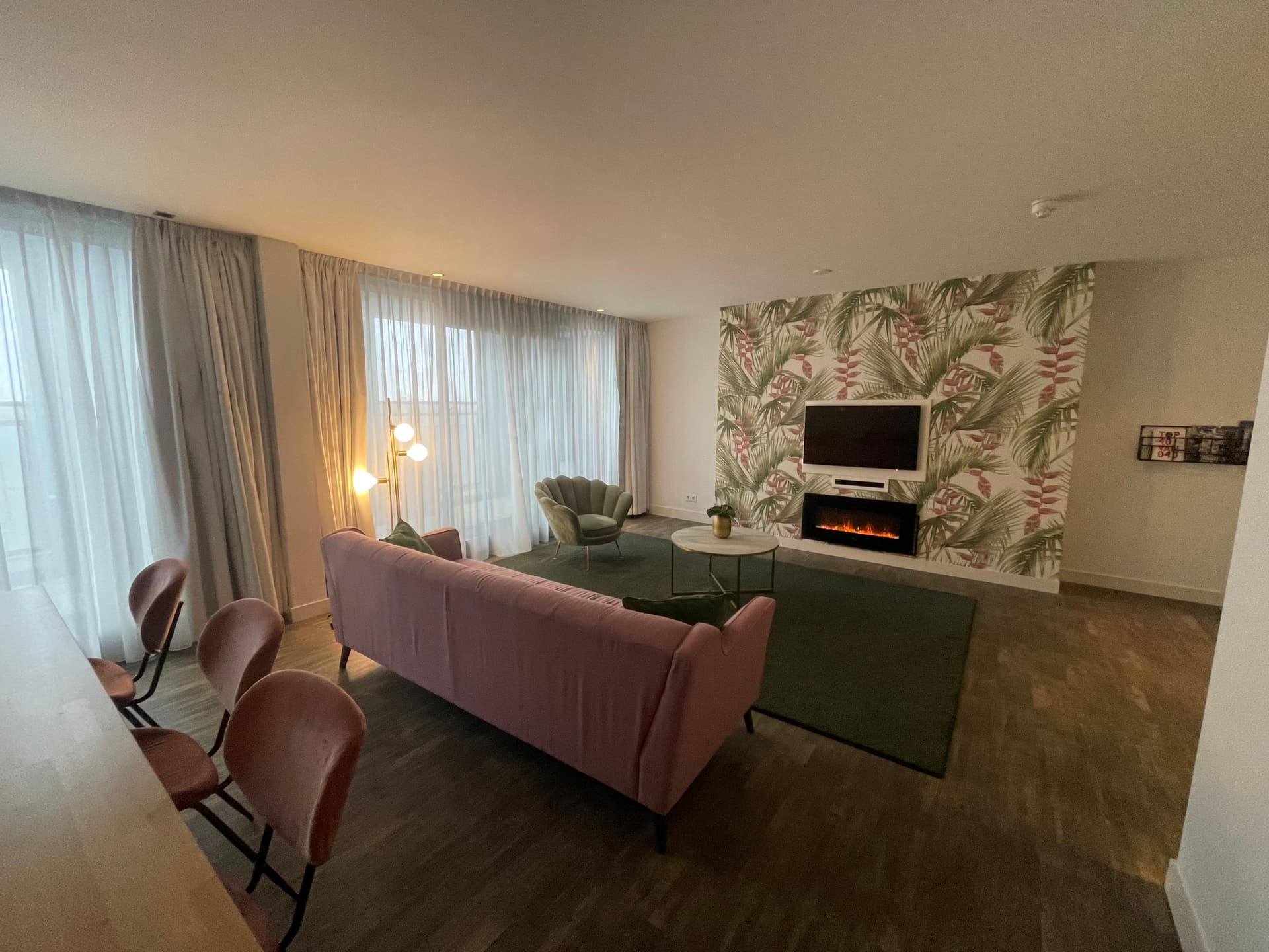 Hotelsuite bij Van der Valk Hotel na complete schilderkundige afwerking